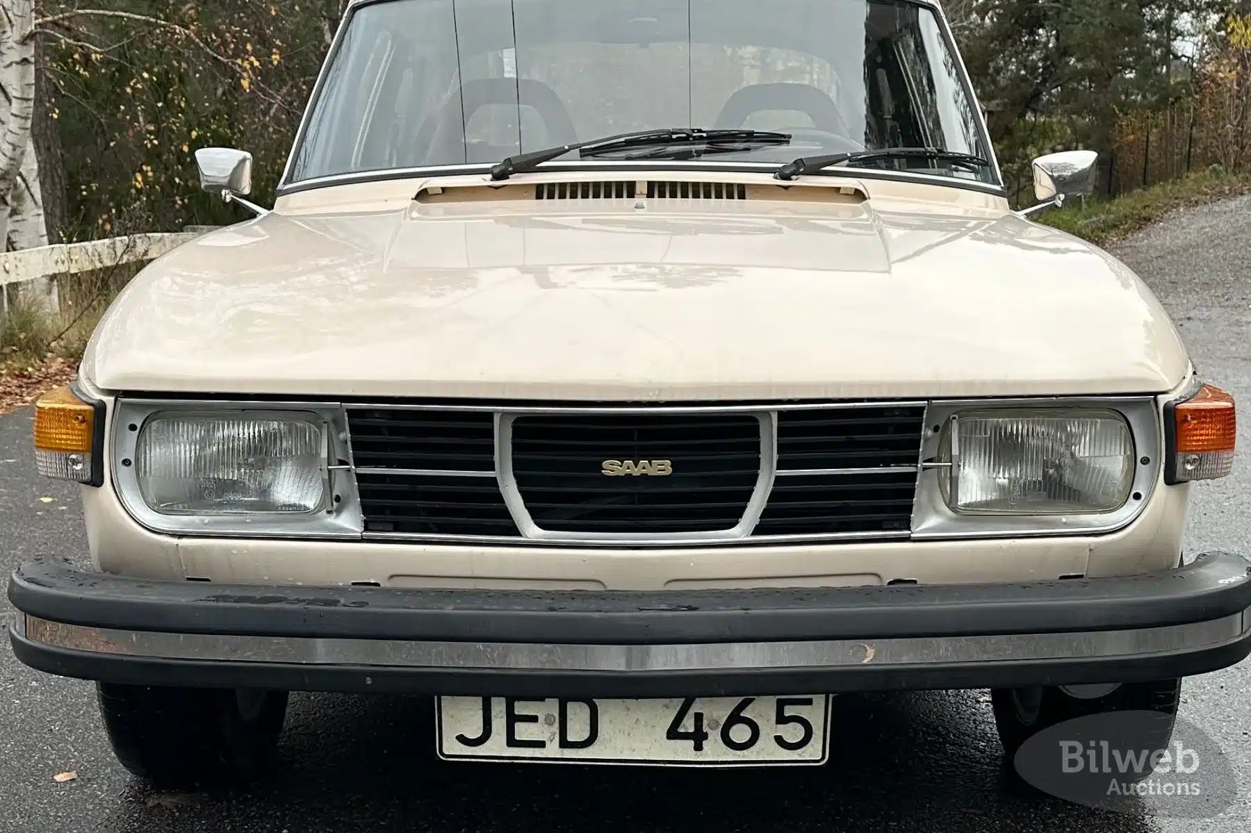 Saab 99 GL von 1976 in weiß, Frontansicht mit Scheinwerfern und Kühlergrill