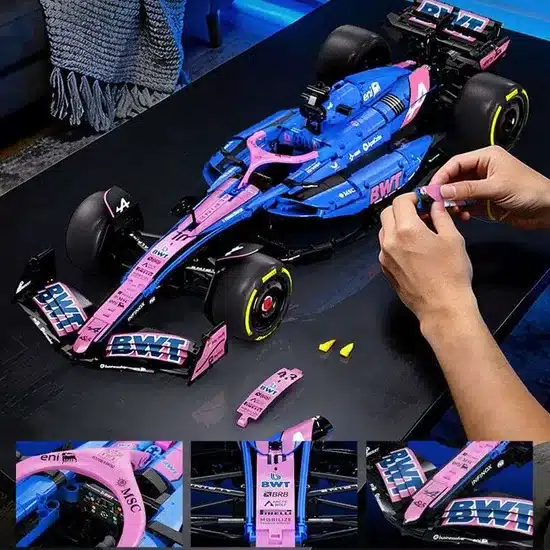Detailreiches 1:8 Modell des BWT Alpine Formula Team Cars aus Klemmbausteinen mit abnehmbaren Teilen auf einem Tisch.