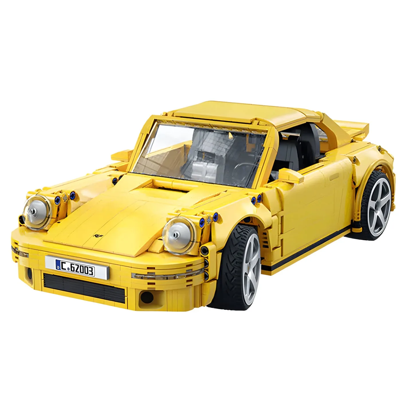 Modell des RUF Yellowbird aus gelben Klemmbausteinen mit detailgetreuer Karosserie und sichtbarer Technik.