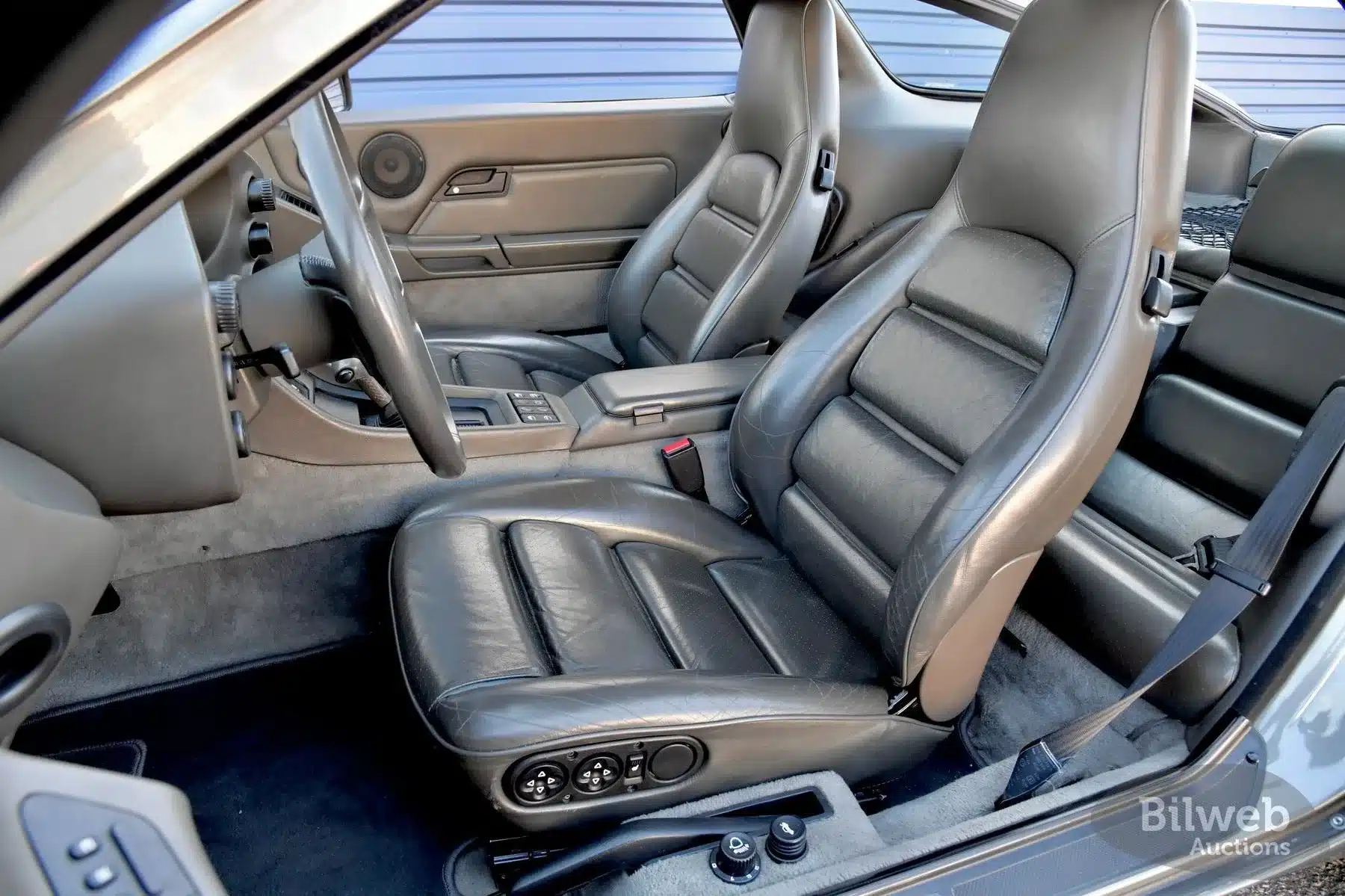 Sitz- und Cockpitansicht eines Porsche 928 S4 V8, Baujahr 1988, mit originalem Lederausstattung