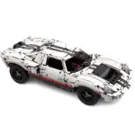 Detailreicher Bausatz eines weißen 24h-Rennwagens aus Bausteinen, inspiriert vom Motorsport der späten Sechziger.