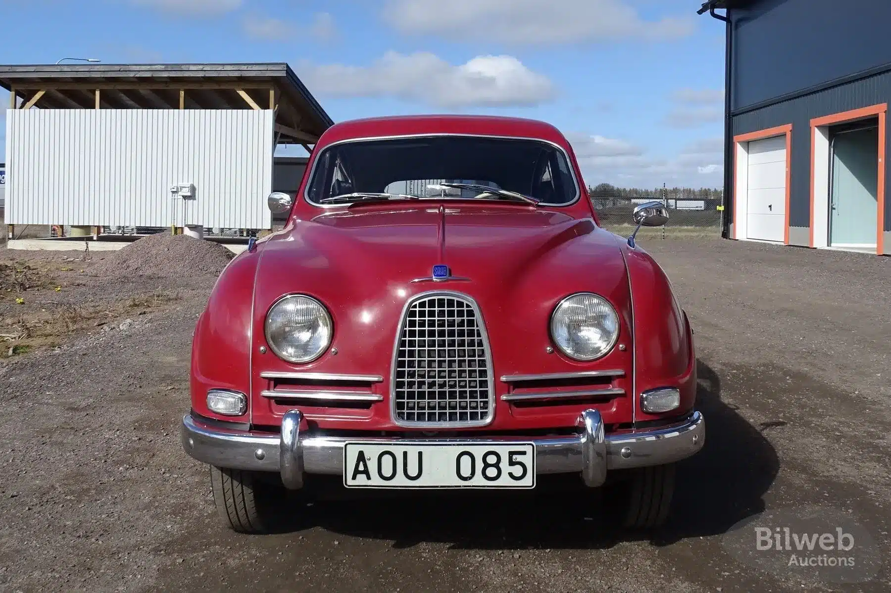 Roter Saab 93B von 1958, gesehen von vorn, Originalzustand mit Patina.