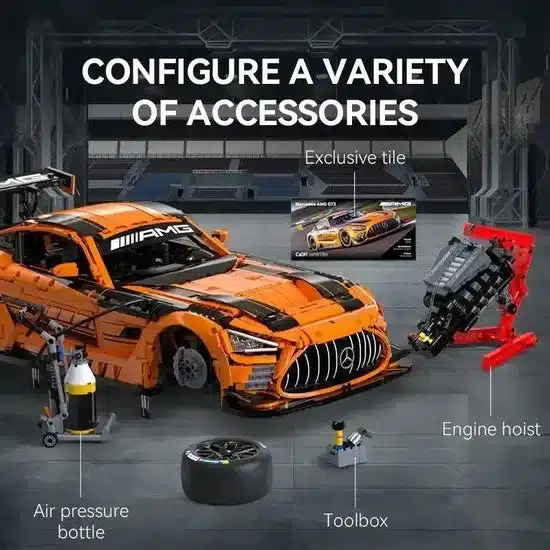 Klemmbaustein-Modell eines AMG GT Black Series mit Zubehör wie Motor, Reifen und Werkzeug