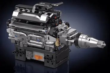 Klemmbaustein-Modell eines britischen V12-Motors mit erkennbaren mechanischen Bauteilen und Details