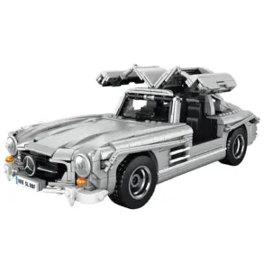 Klemmbaustein-Modell des Mercedes-Benz 300 SL Gullwing mit geöffneten Flügeltüren