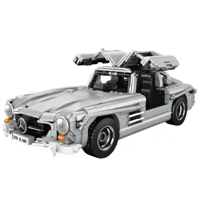 Klemmbaustein-Modell des Mercedes-Benz 300 SL Gullwing mit geöffneten Flügeltüren
