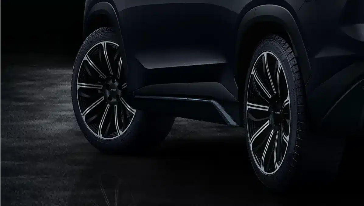 Detailaufnahme der 20-Zoll-Alufelgen am Jetour Dashing Crossover