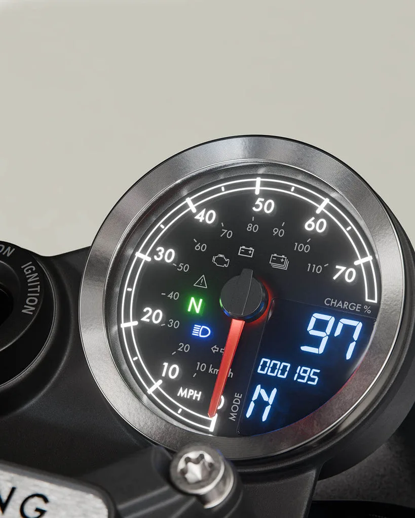 Detailansicht des Kombiinstruments der Maeving RM1S mit Geschwindigkeitsmesser und LCD-Anzeige