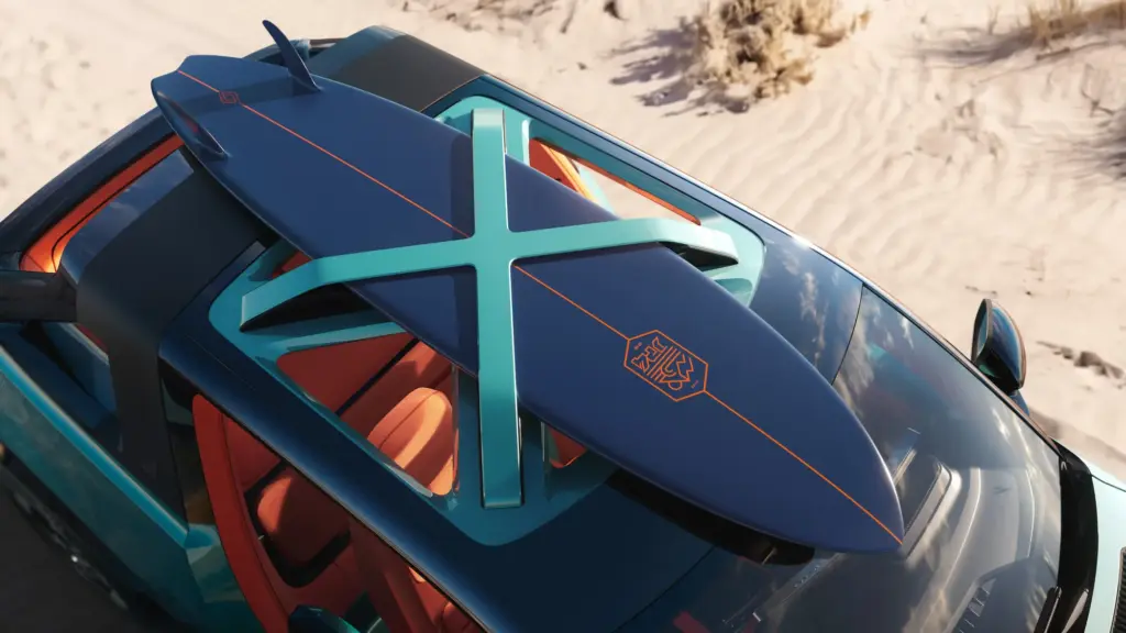 Renault 4 JP4x4 Concept mit offener Dachkonstruktion und Surfbrett – Freizeitauto am Strand