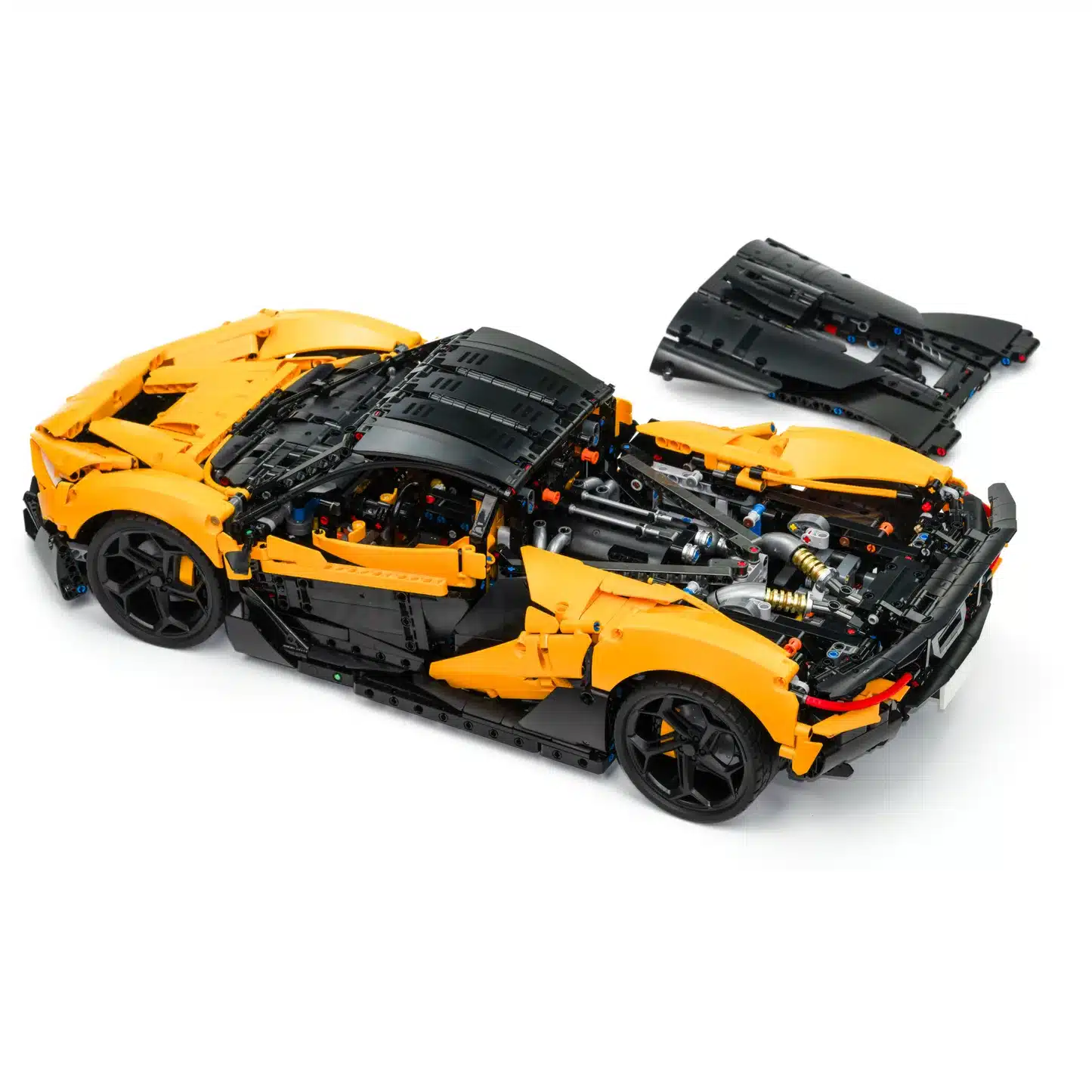 LEGO-Technikmodell des Hypercars W1 mit abgenommener Motorhaube und sichtbaren Fahrwerksdetails auf weißem Hintergrund.