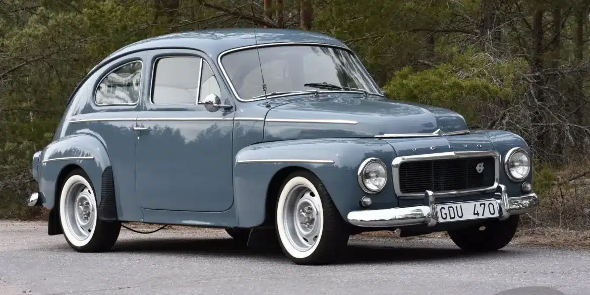Volvo PV 544 B18, Baujahr 1961, vollständig restauriert, Seitenansicht im Freien
