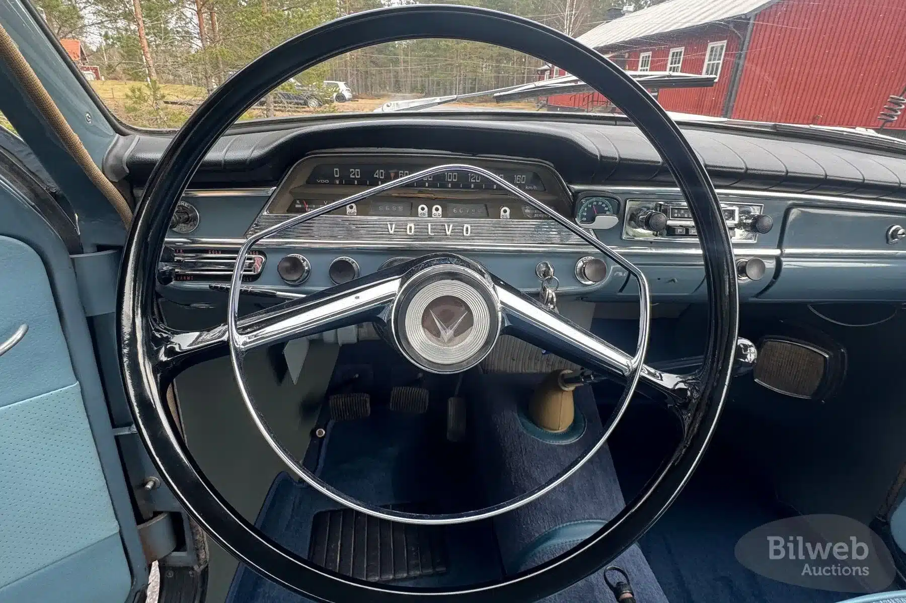 Lenkrad und Armaturenbrett eines Volvo PV 544 B18, Baujahr 1961, aus der Fahrerperspektive