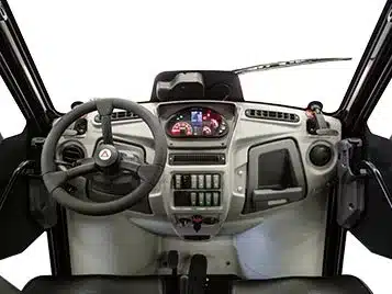 Innenansicht der Fahrerkabine mit Armaturenbrett und Lenkrad des ATX ED Double Cab