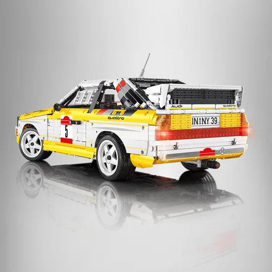 Audi Rallye Quattro Gruppe B 1984 als großes Klemmbaustein-Modell von hinten fotografiert