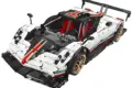 Remote Controlled Italian Hypercar Klemmbaustein-Modell mit weißer Karosserie, großen Heckflügel und goldenen Felgen