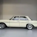 Mercedes-Benz 250 SE W108, beige, mit Airride-Fahrwerk und BBS-Felgen, Seitenansicht.