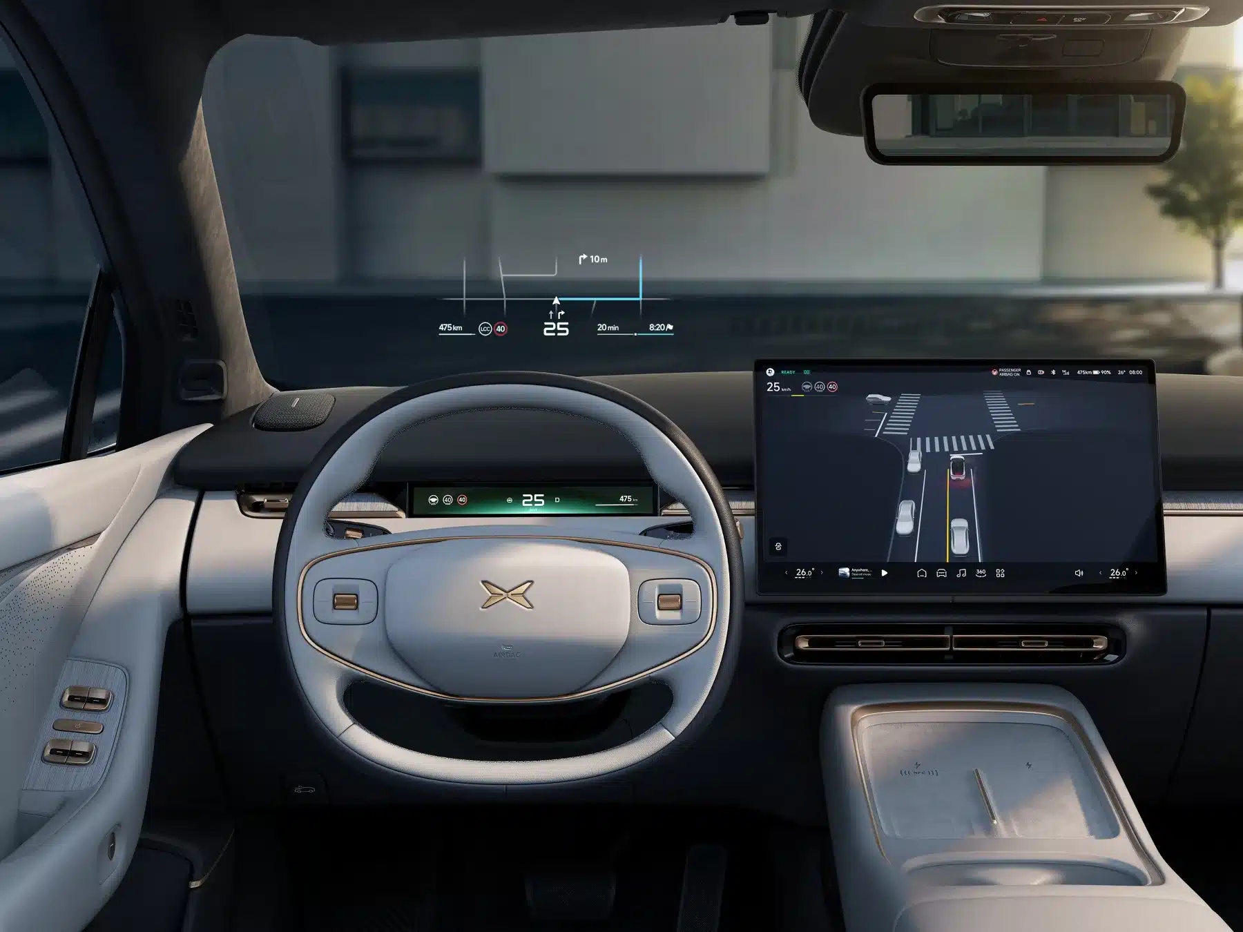 Innenraumansicht des XPENG P7+ mit Lenkrad, digitalem Cockpit und zentralem Touchscreen