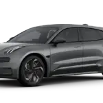Seitliche Ansicht des Zeekr 001 in Grau mit markantem Design und rahmenlosen Türen.
