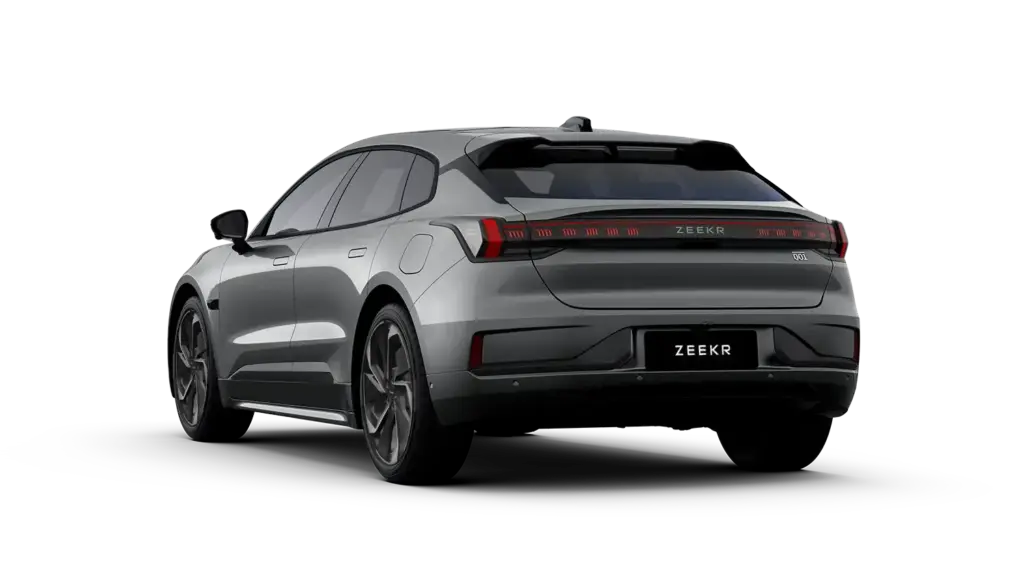 Heckansicht eines Zeekr 001 in Grau mit durchgehendem LED-Rücklicht und sportlichem Shooting-Brake-Design.