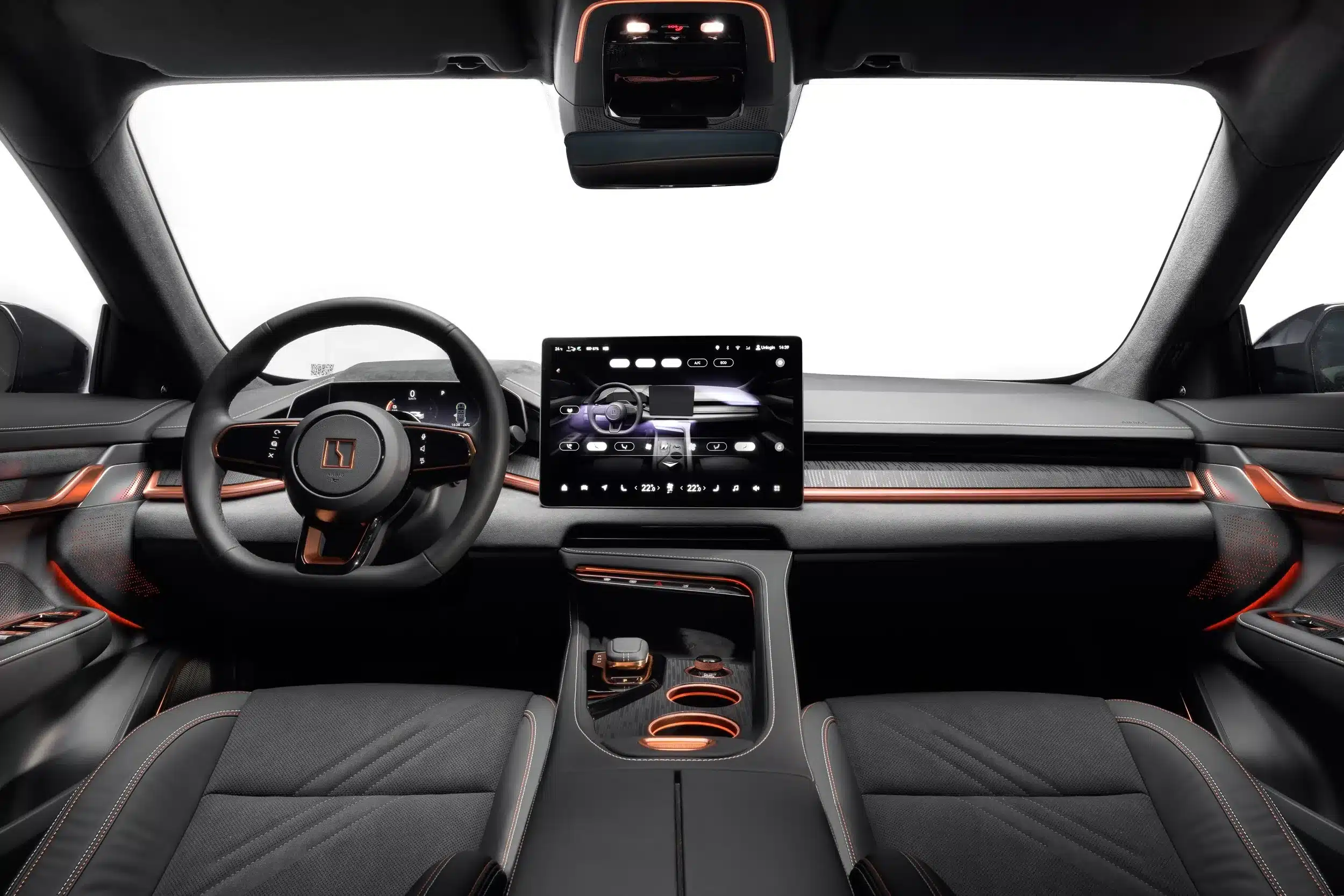 Innenraum des Zeekr 001 mit Lenkrad, Zentraldisplay und luxuriöser Ausstattung