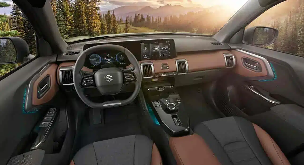 Cockpit und Innenraum des Suzuki e VITARA mit Touchscreen und digitalen Anzeigen