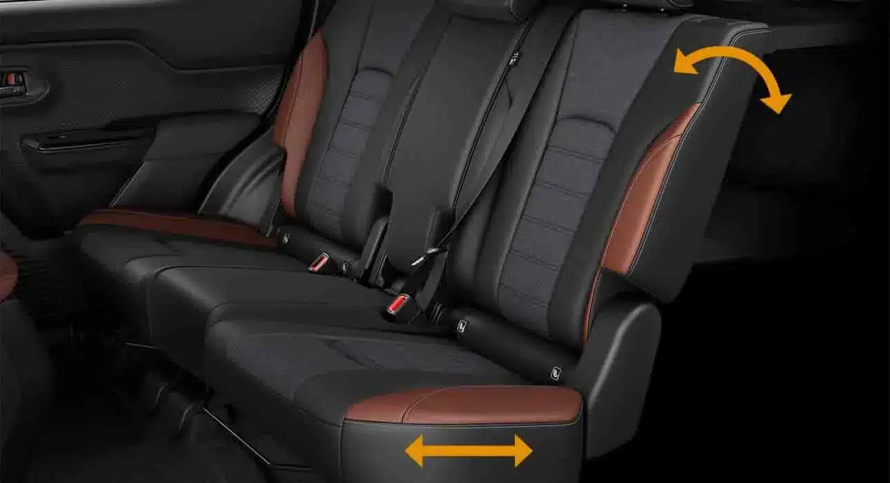 Nahaufnahme der Rücksitzbank des Suzuki e VITARA mit Verstellmöglichkeiten für Sitzlehne und Sitzfläche