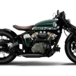 Benda Napoleonbob 250 Motorrad in dunklem Grün und Braun, Seitenansicht, klassische Bobber-Linie, V2-Motor sichtbar.
