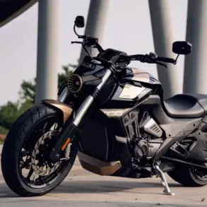 Benda LFC 700 Pro Motorrad mit langem Radstand und auffälligem Design