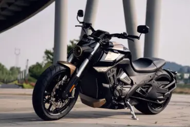 Benda LFC 700 Pro Motorrad mit langem Radstand und auffälligem Design
