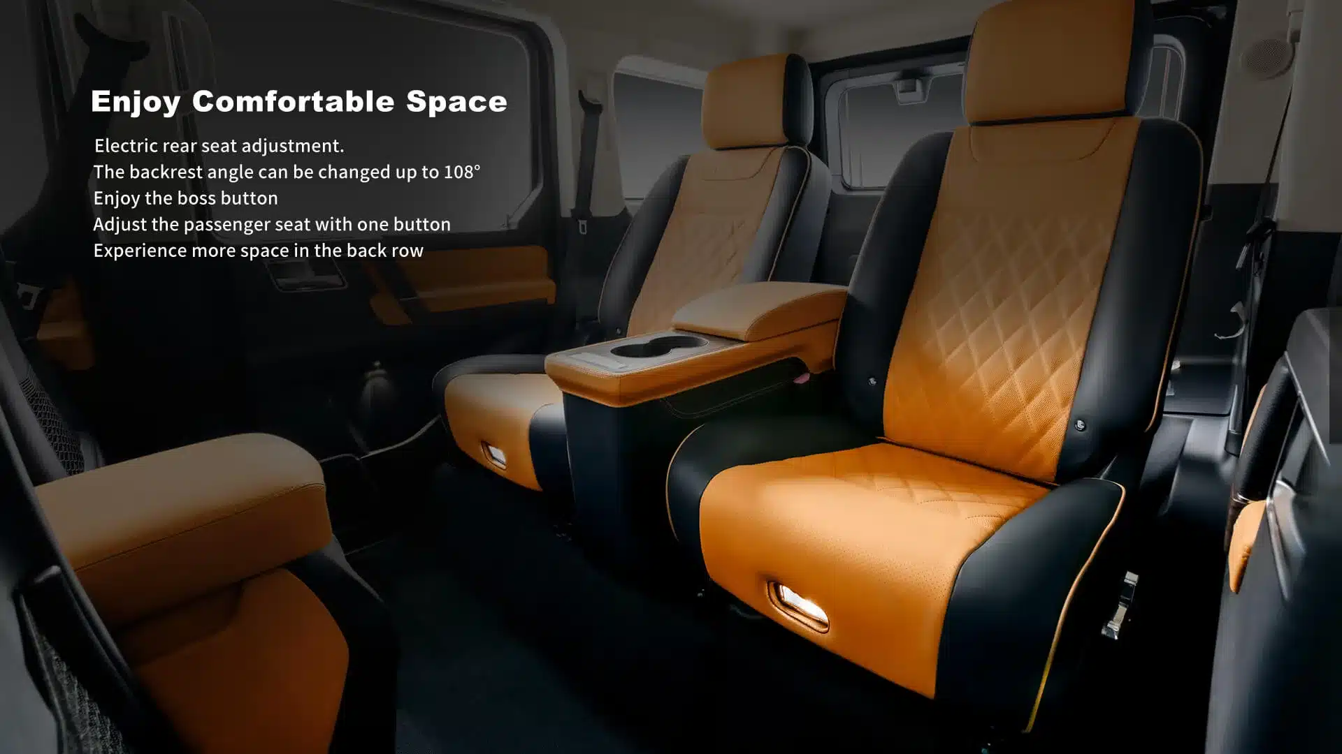 Innenraum des BAIC BJ80 mit luxuriösen, elektrisch verstellbaren Rücksitzen aus braunem Leder