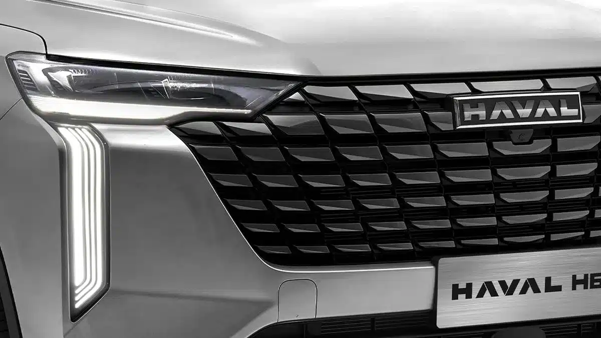 Frontansicht des HAVAL H6 Hybrid mit markantem Kühlergrill und LED-Tagfahrleuchten.