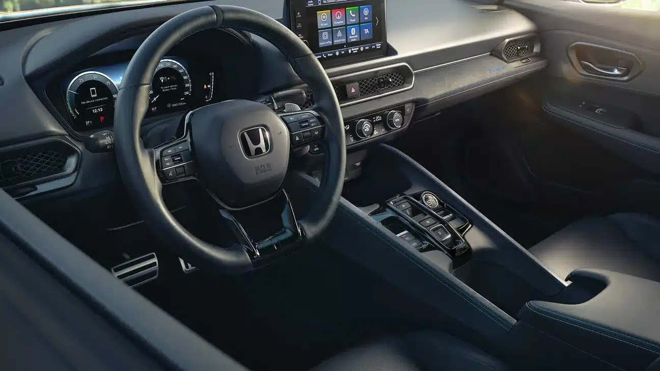 Innenraumansicht des Honda Prelude mit sportlichem Lenkrad, digitalem Display und 9-Zoll-Infotainment-System