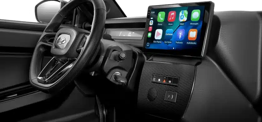 Lenkrad und Armaturenbrett des Ligier Myli LAB mit großem Touchdisplay