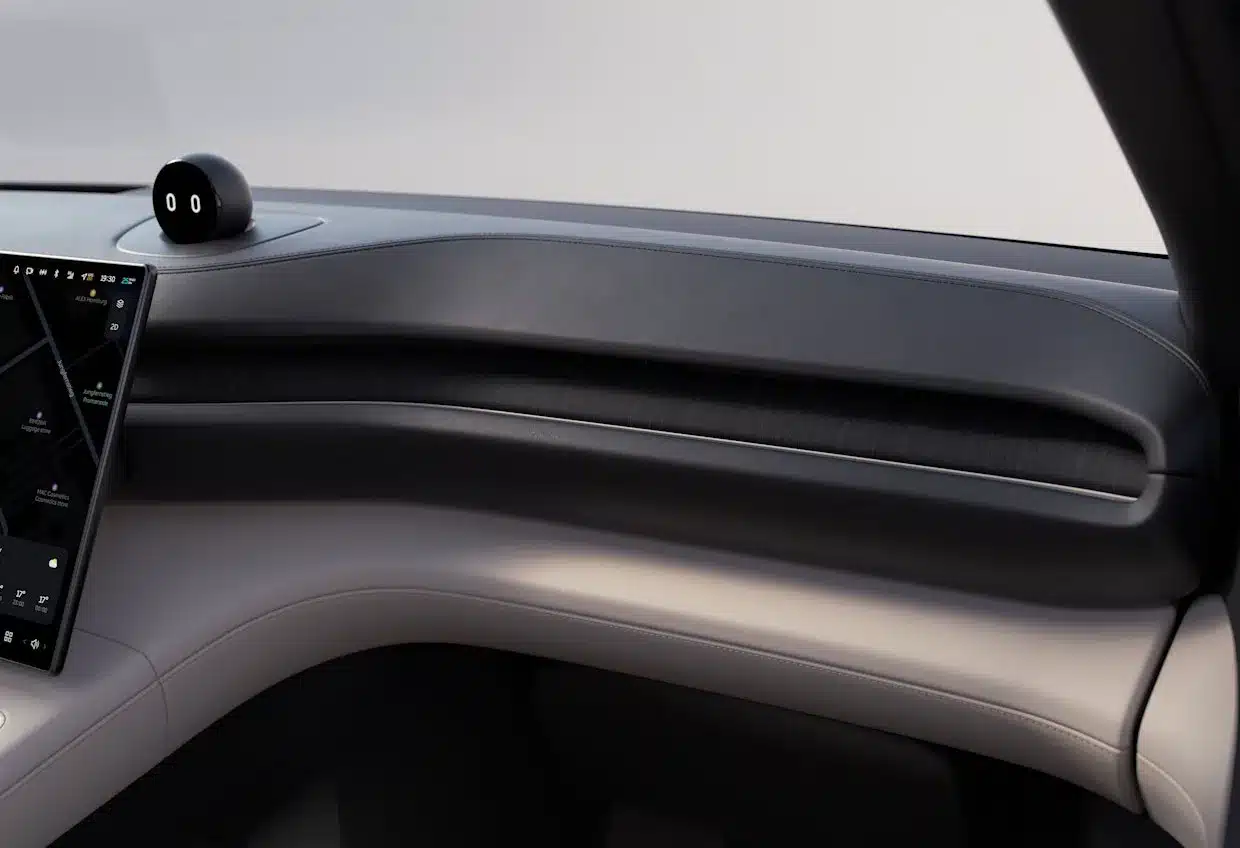 Detailaufnahme des Armaturenbretts mit Infotainment-Bildschirm im NIO EL6