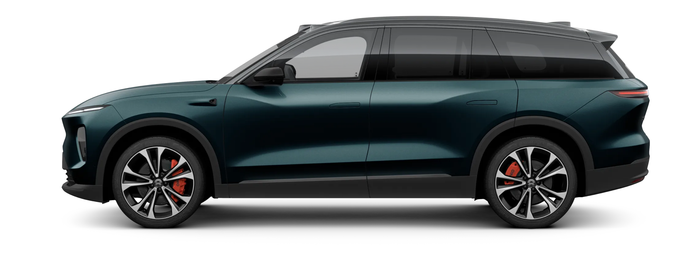 Dunkelblauer NIO SUV von der Seite fotografiert
