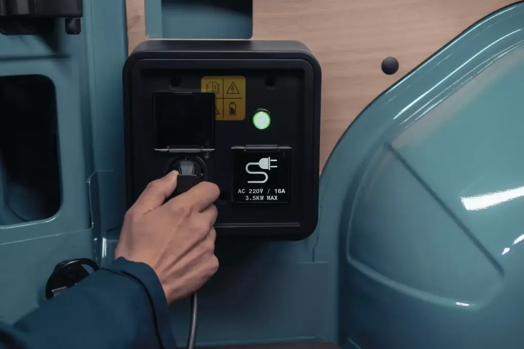 220-Volt-Steckdose im Laderaum des Renault Master E-Tech
