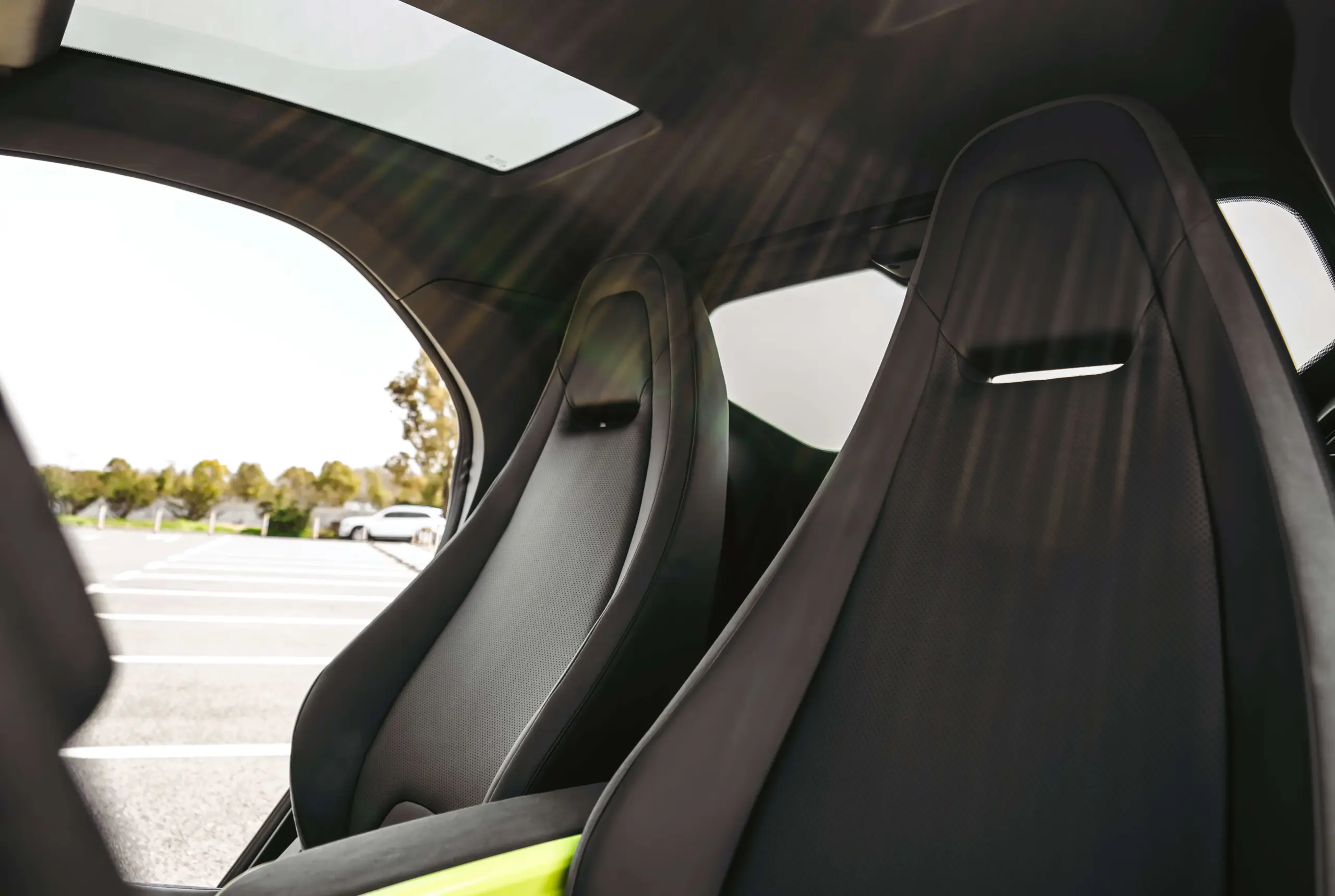 Sportsitze und Panoramadach im Kompakt-Stadtauto XEV YOYO PRO