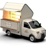 Caselani 4PE Food Truck Umbausatz auf Piaggio Porter Basis mit geöffneter Verkaufsklappe