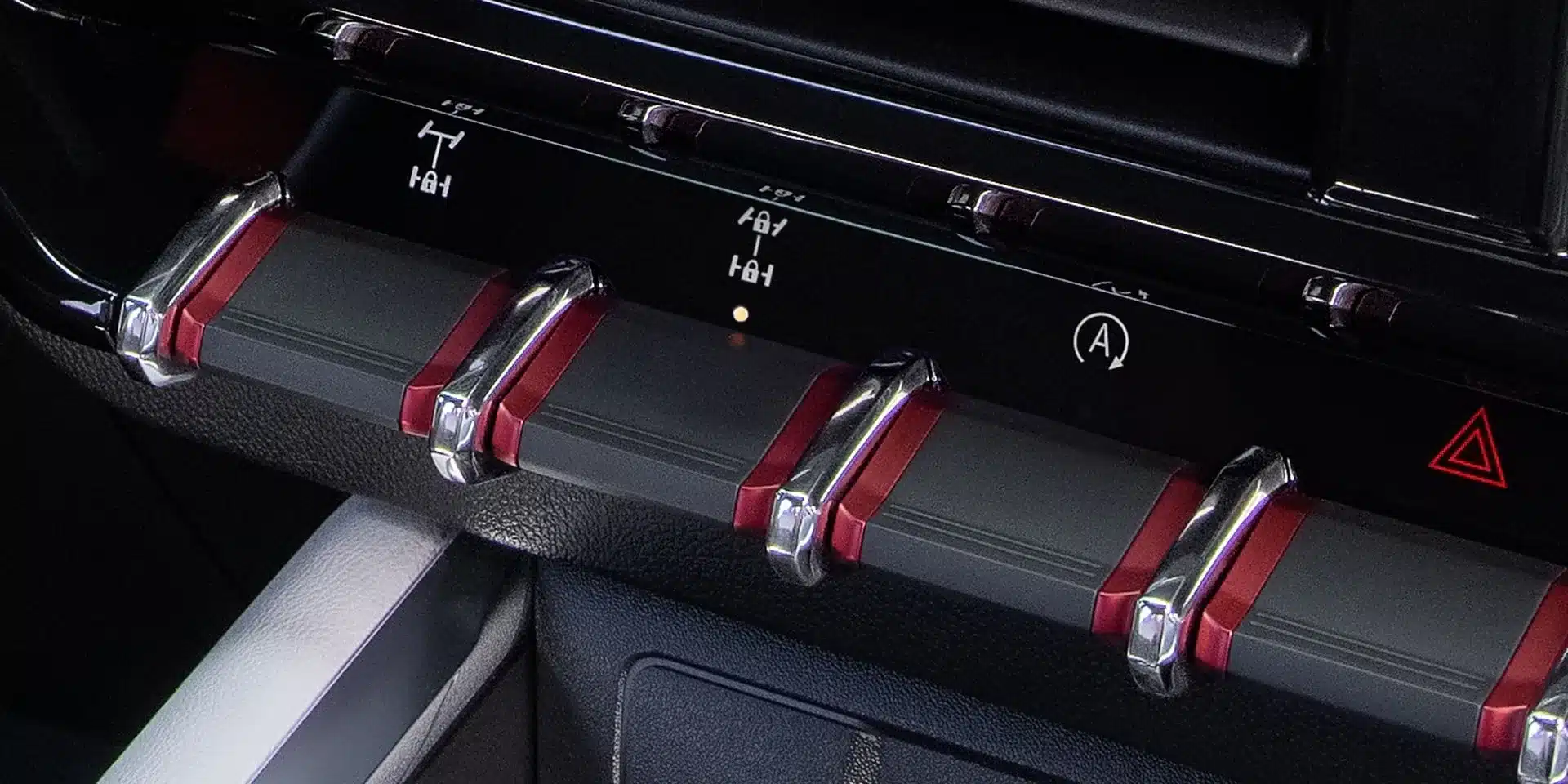 Innenraum-Detail des GMC Canyon 2026 mit Schaltern für Allrad und Differenzialsperren