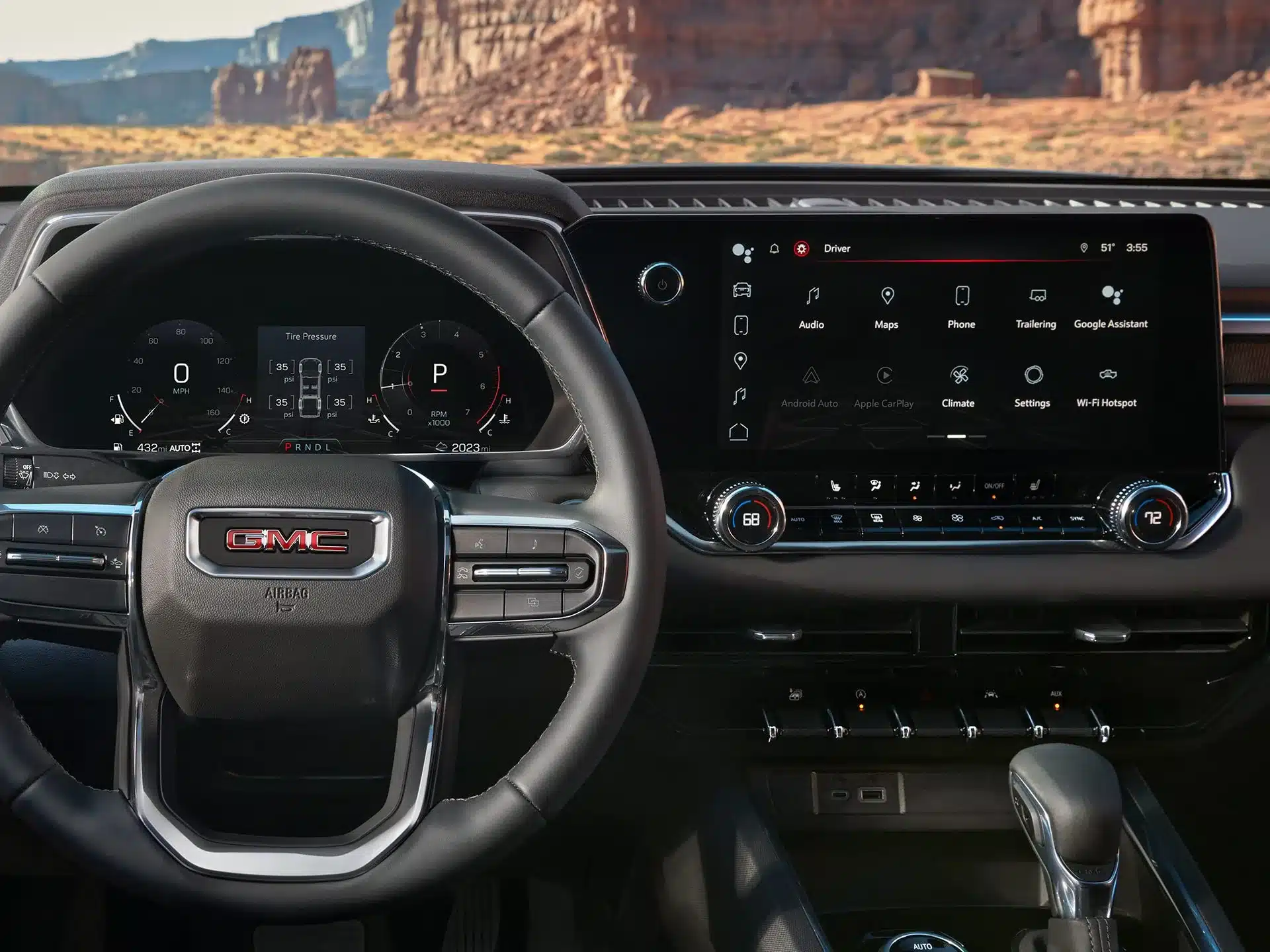 Innenraum des GMC Canyon 2026 mit Multifunktionslenkrad und großem Touchscreen-Display