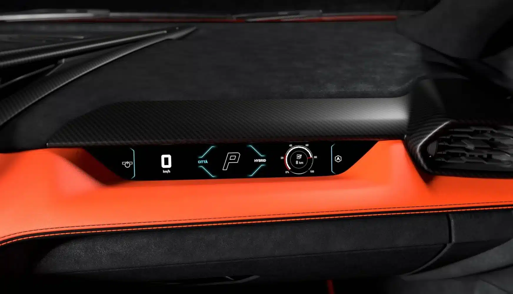 Digitales Beifahrerdisplay mit Anzeige im Lamborghini Revuelto, Innenraum-Detail mit Carbon und orangefarbenem Leder.