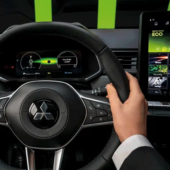 Blick auf das Lenkrad, die digitalen Instrumente und das Touchdisplay im Mitsubishi ASX.