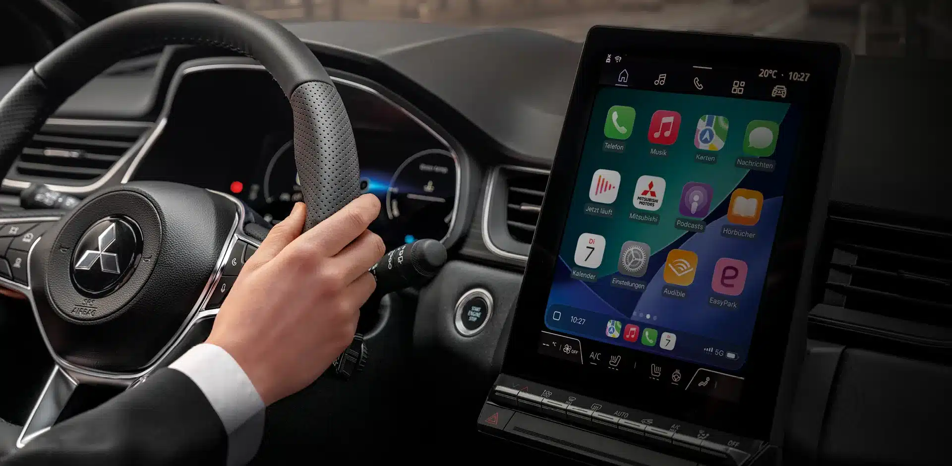 Innenraum des Mitsubishi ASX mit Multifunktionslenkrad und großem Infotainment-Touchscreen.
