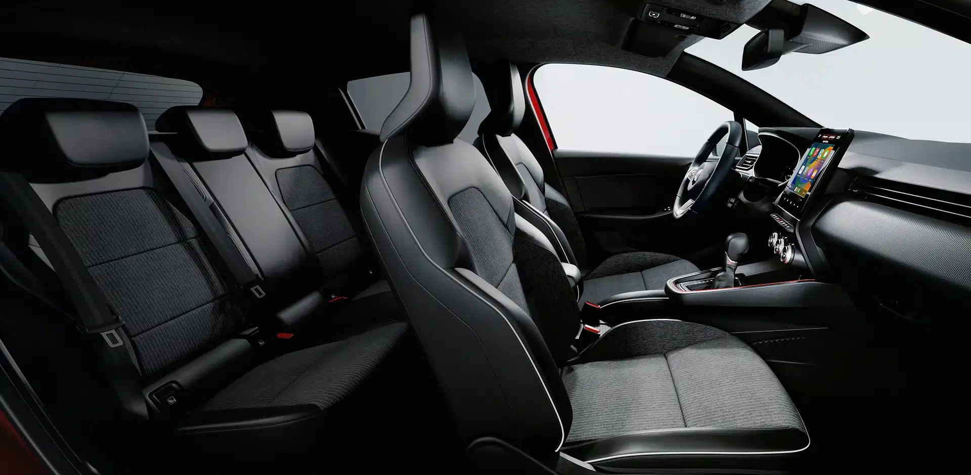 Ansicht des Innenraums eines Mitsubishi COLT mit Vorder- und Rücksitzen sowie digitalem Cockpit.