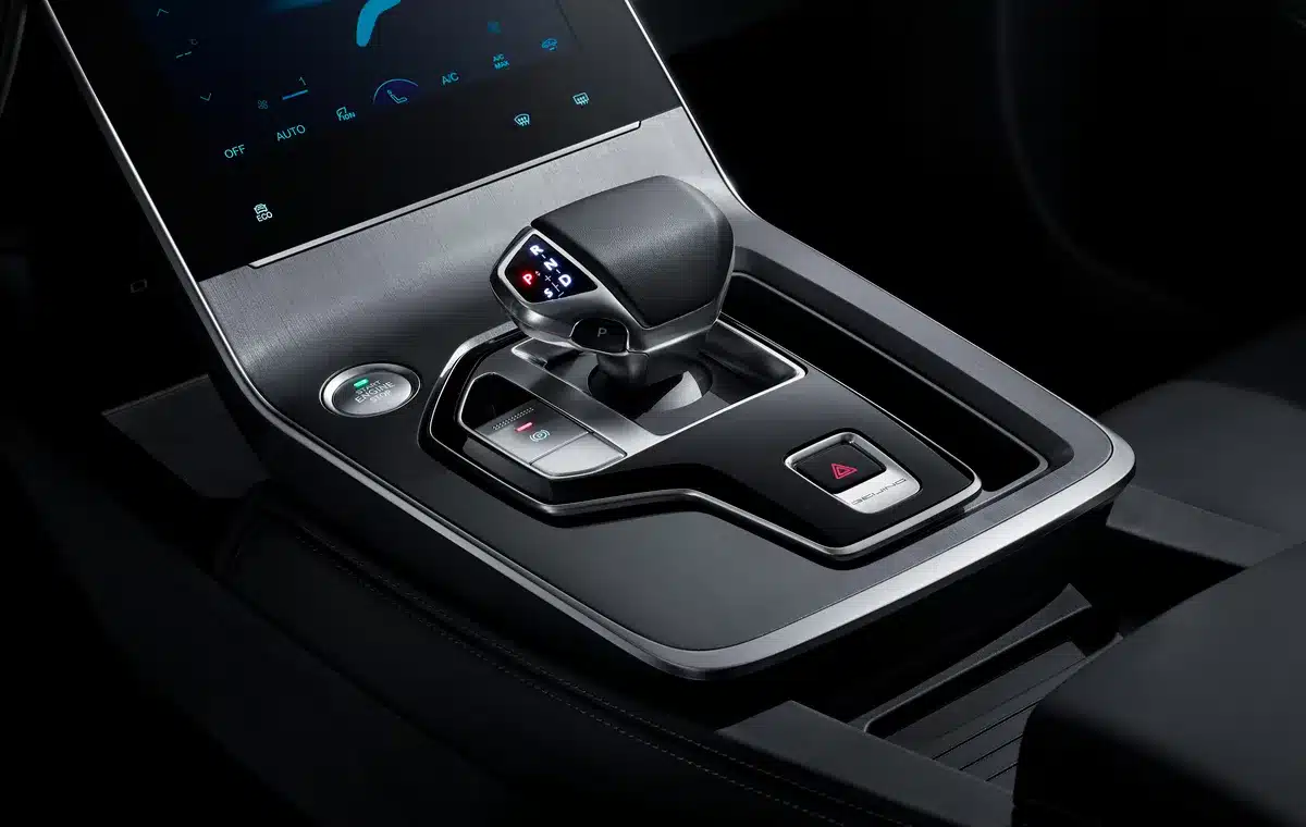 Detailansicht der Mittelkonsole und des Automatikgetriebes im BAIC Beijing X75