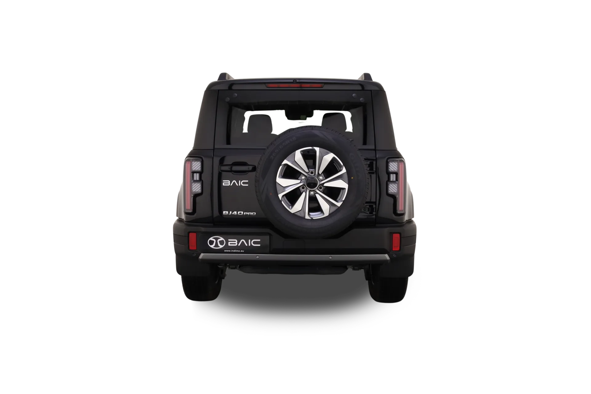 Heckansicht des BAIC BJ40 D Pro inklusive Reserverad