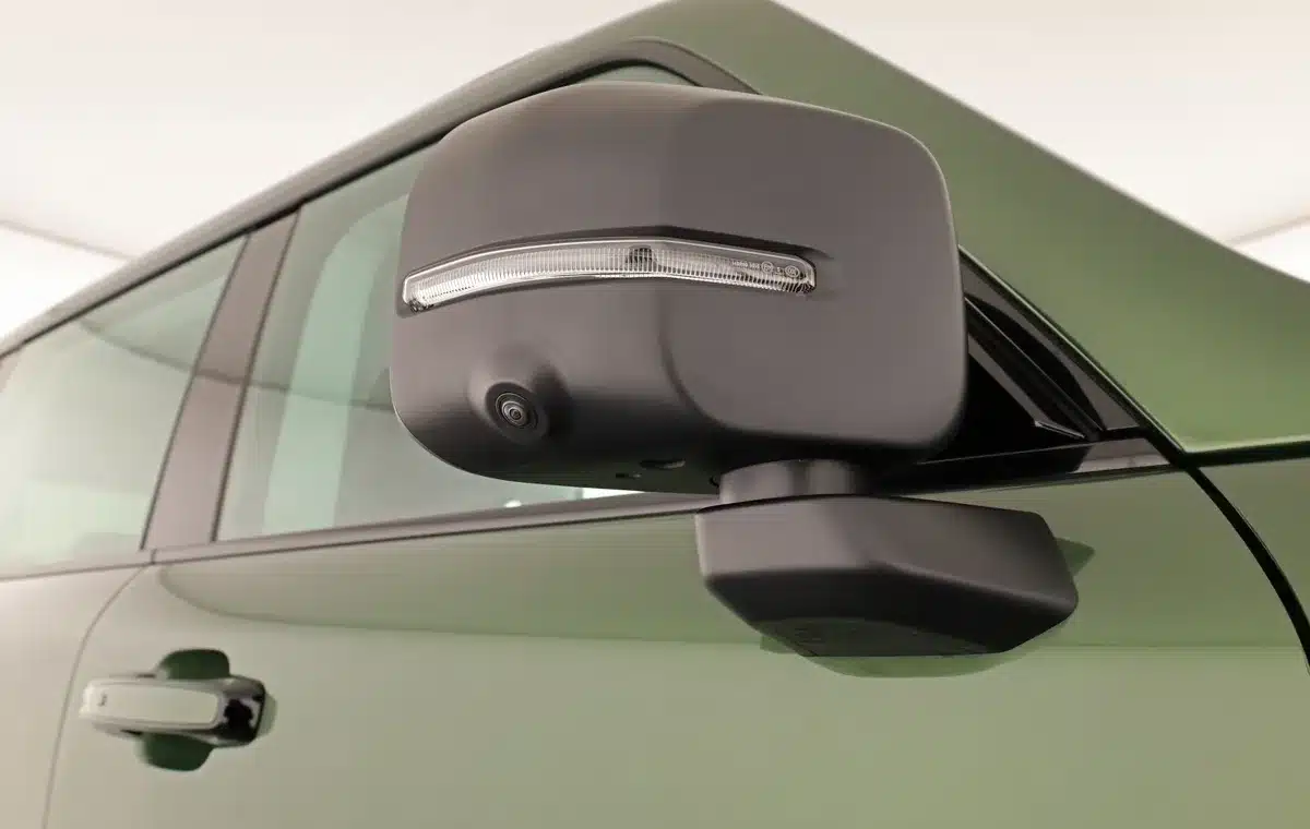 Außenspiegel des BAIC BJ40 Pro mit integrierter Kamera und LED-Blinkleuchte