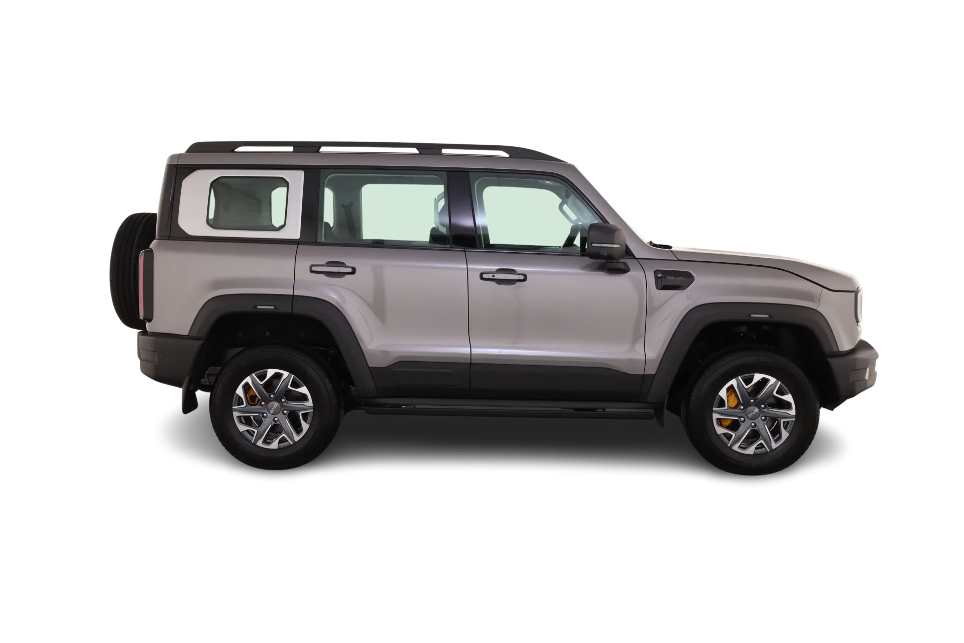 BAIC BJ40 Pro in silberner Lackierung, seitliche Ansicht, modernes Offroad-Design mit großem Radstand und markanten Konturen.