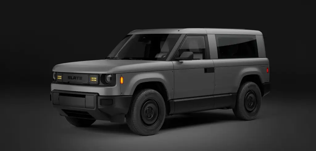 Minimalistisches Elektroauto Blank Slate in grau vor dunklem Hintergrund, seitliche Frontansicht