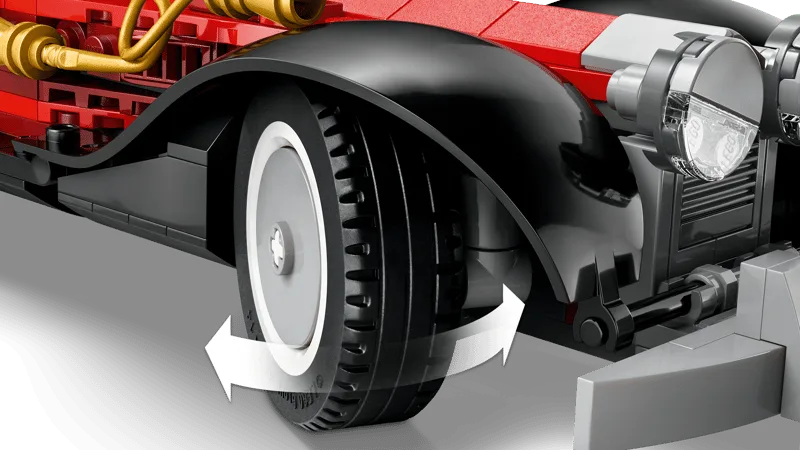 Detailaufnahme des Vorderrads und der Mechanik des LEGO Cruella de Vil Autos aus Set 43277